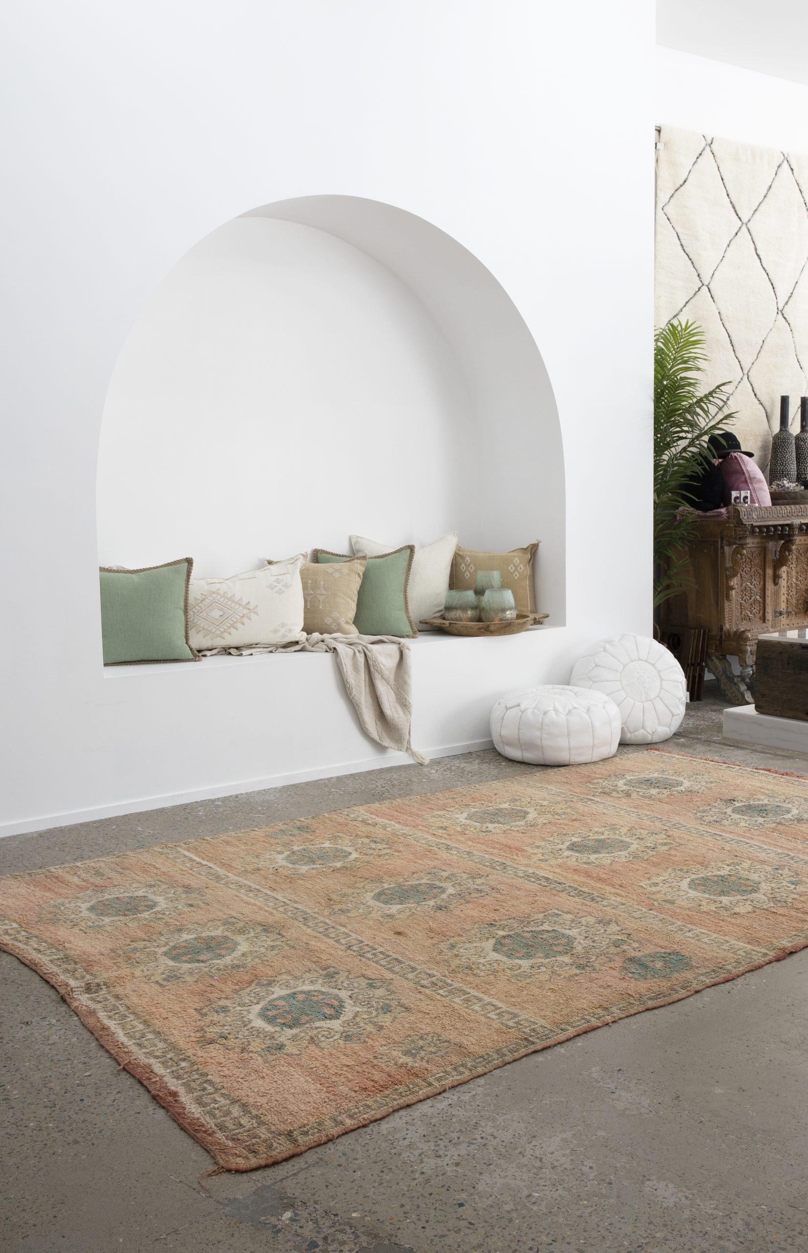 Maison & Maison Page 4