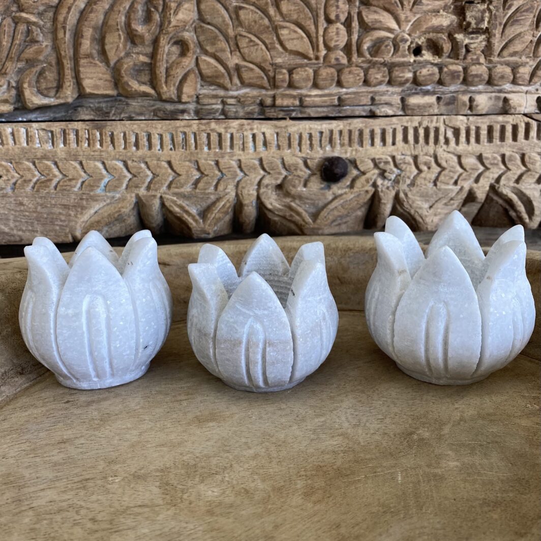 Marble Lotus Flower Tealight Holder - Image 3