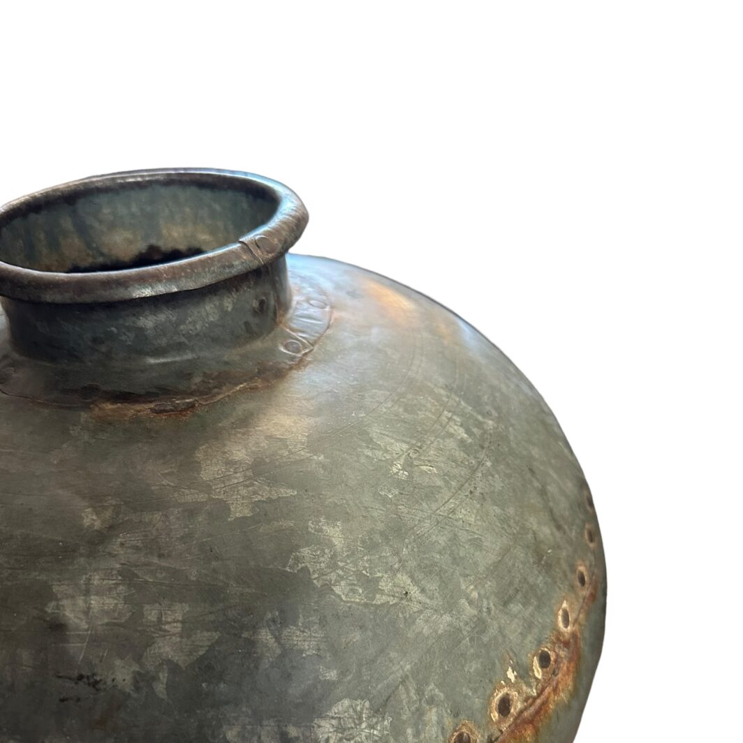 Iron Pot with Studs - Image 2