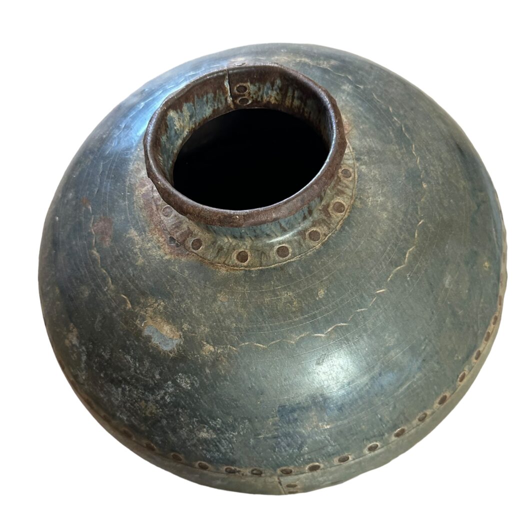 Iron Pot with Studs - Image 4