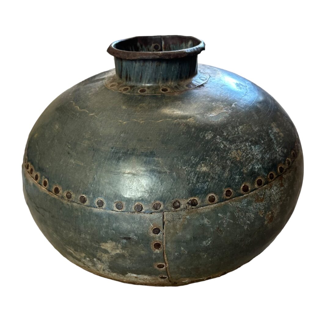 Iron Pot with Studs - Image 3